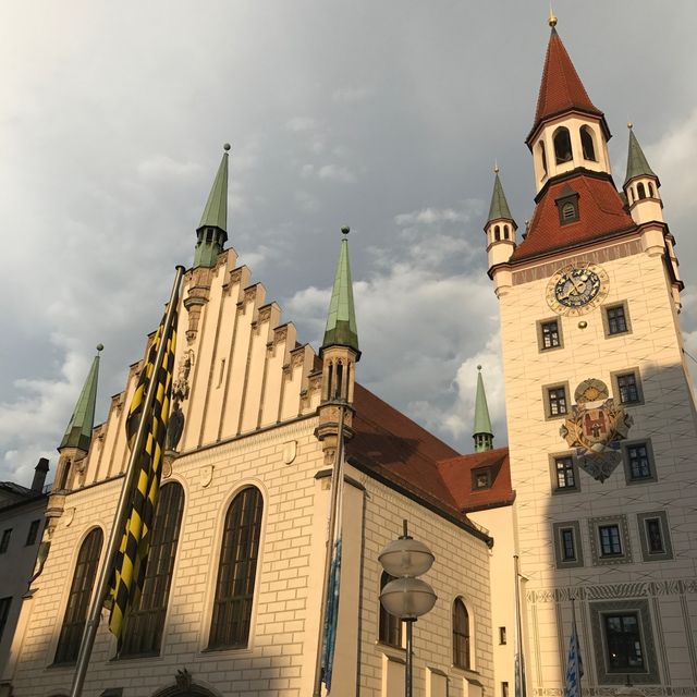 Marienplatz จตุรัสกลางเมืองมิวนิค