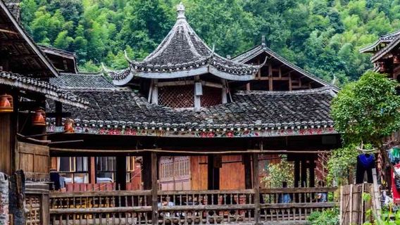 Wind and Rain Bridge