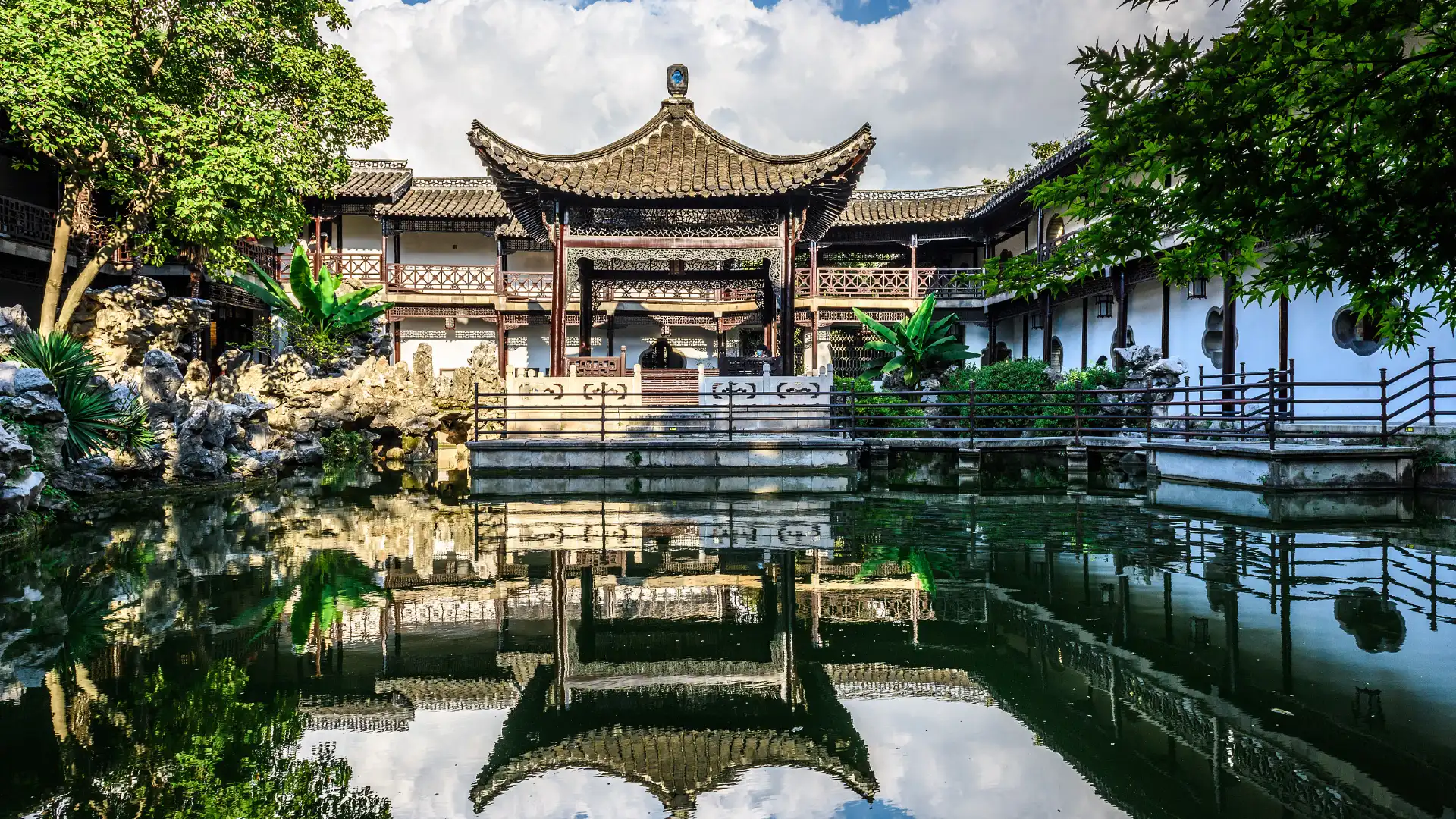 Hotels near He Garden