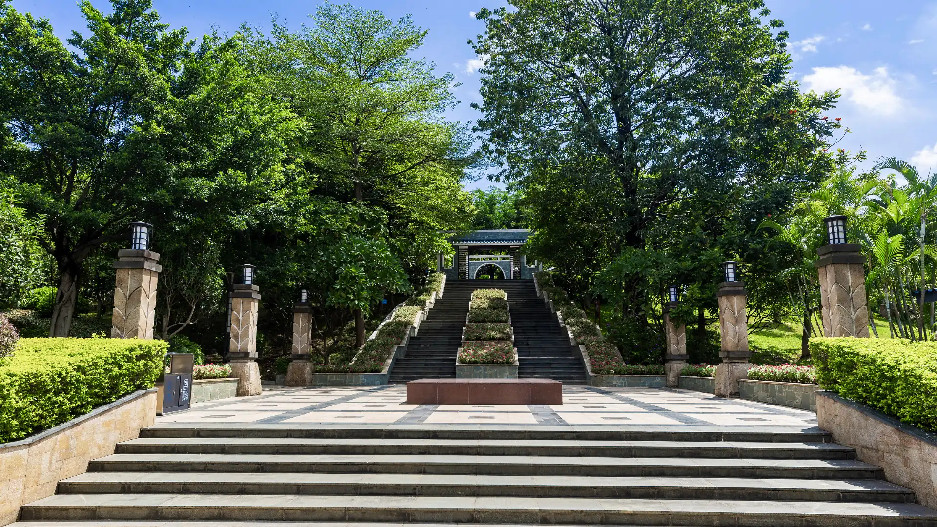 Hotels near Lansheng Park