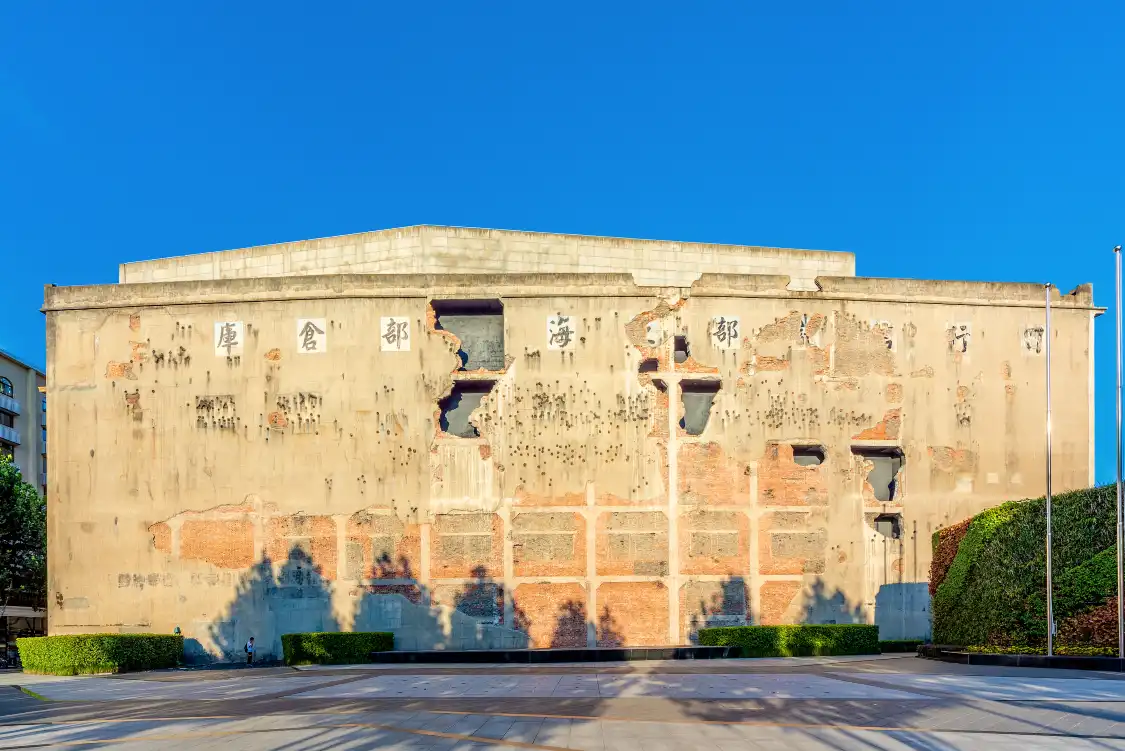 Hotels near Jinyuanjinian Square