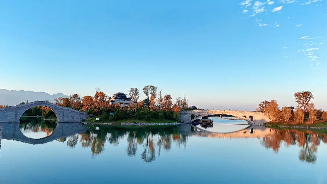 Отели рядом с достопримечательностью «Xingyuan Lake Park»