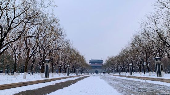 永定门公园位于北京市东城区，2006年被评为北京市精品公园。