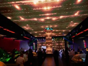 SR MIX·超级富有酒吧