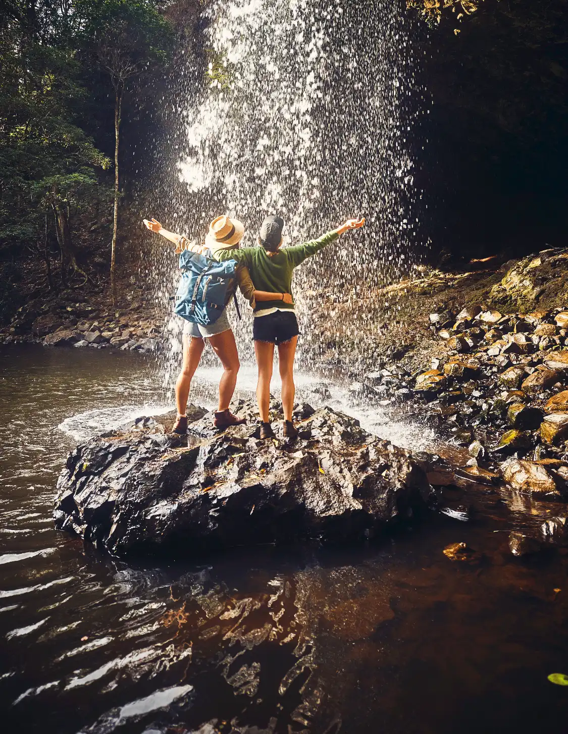 Отели рядом с достопримечательностью «Shenlongtan Waterfall»