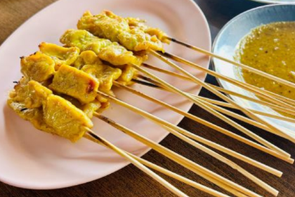 MeeTonPoe Phuket Town