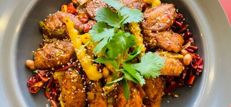 鲁朗纳麦石锅鸡庄园