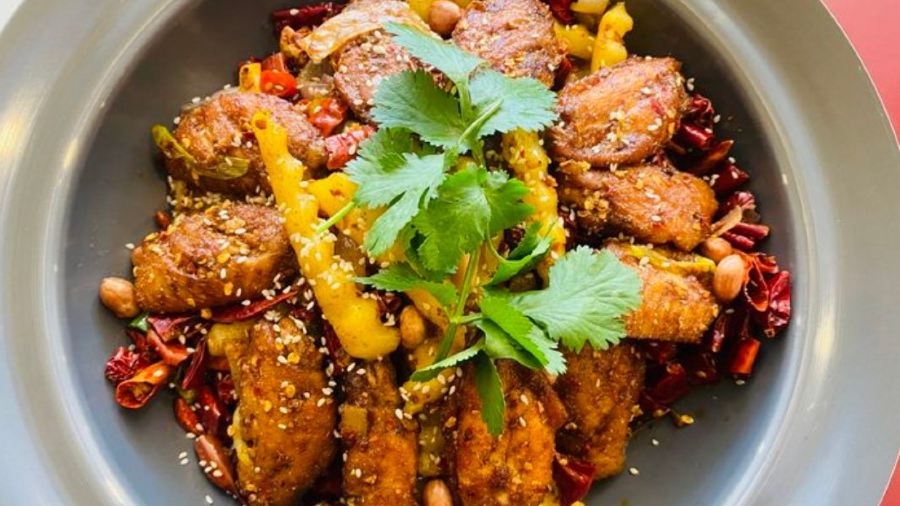 鲁朗纳麦石锅鸡庄园