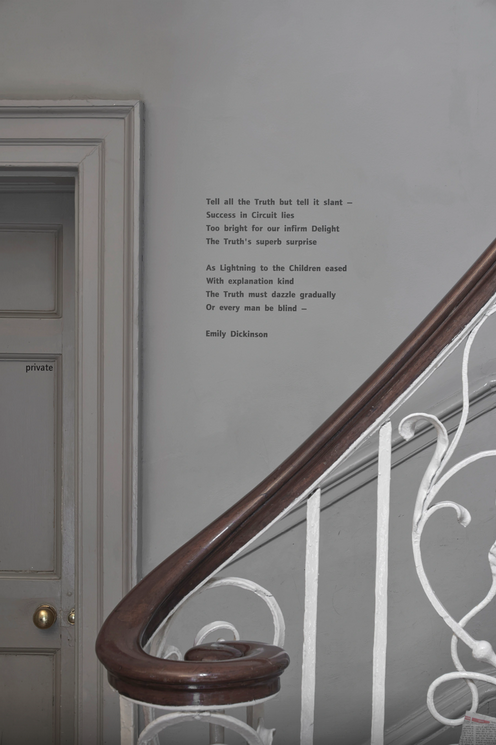 Nicky Hirst: Slant | domobaal