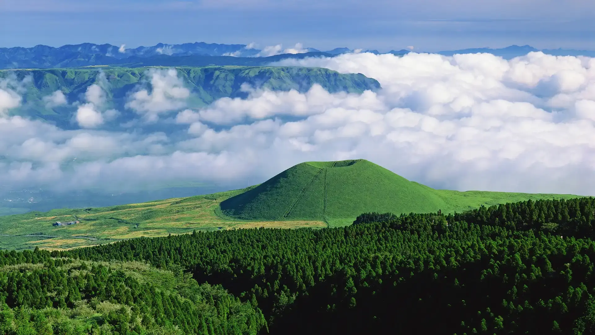 Hotels near Mount Aso