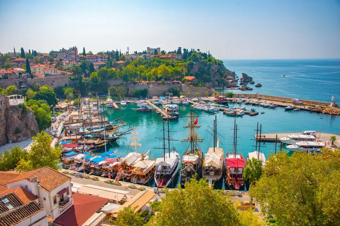 Hotels near Roman Harbour