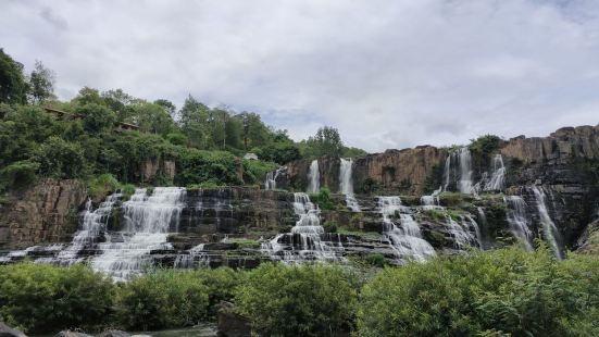 a very attractive waterfall in