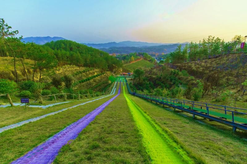 Grass Skiing in Huanggang