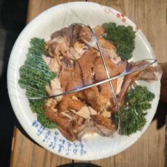 帅巴人舅母子腊蹄民俗村 User Photo