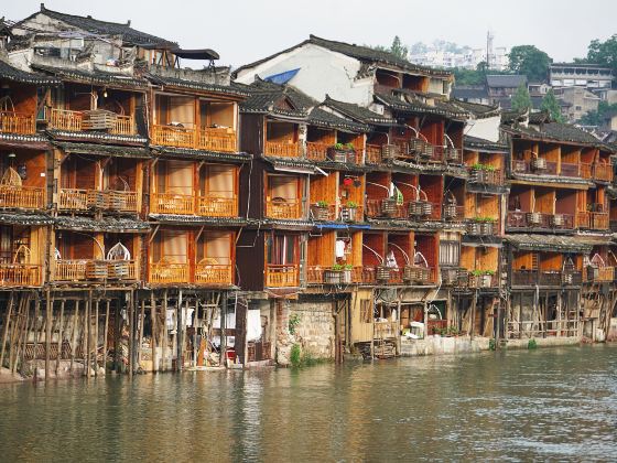 Hanging Houses of Huilong Tower