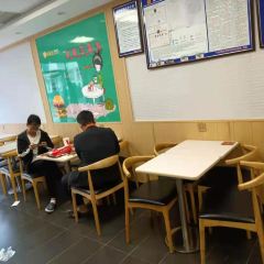 华莱士·全鸡汉堡(朝天店) User Photo