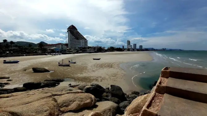 หาดตะเกียบ