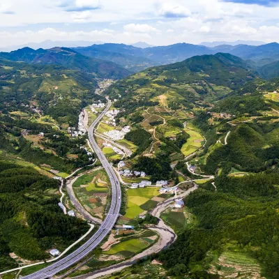 Отели рядом с достопримечательностью «»