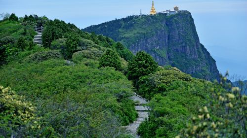 峨眉山