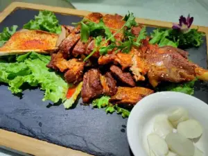 Yue Bin Lou
