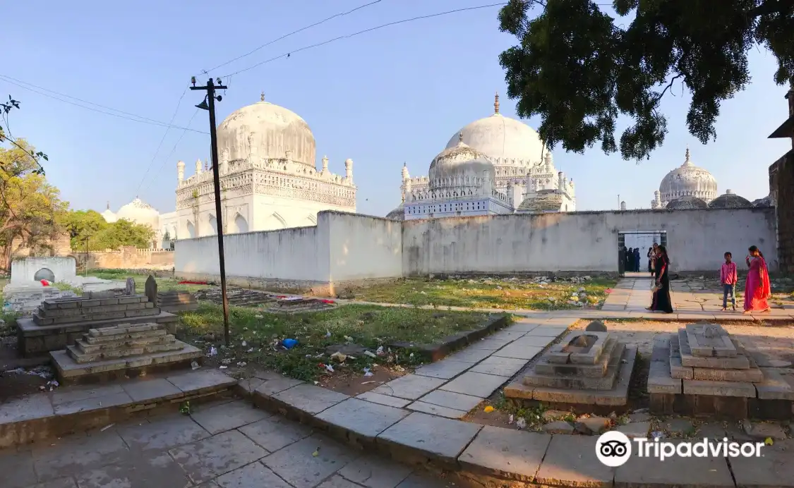 Hotels near DARGAH HAZRATH KHWAJA BANDANAWAZ GESUDARAZ Rahmathullahi Alaihi