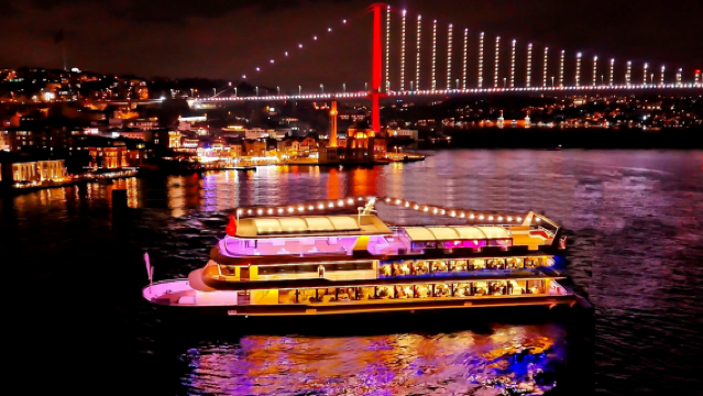 Mega Lüfer Yachts | Bosphorus Dinner Cruise İstanbul | Sunset & Daytime Tours