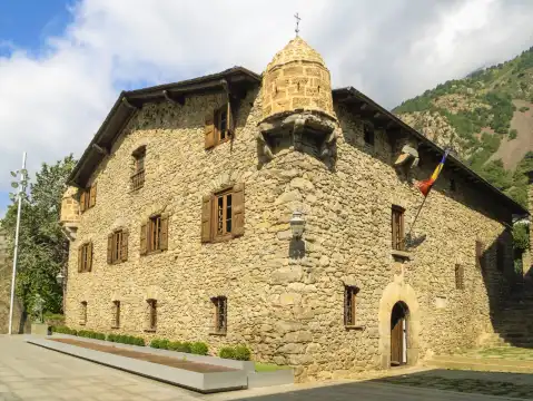 Hotels near Casa de la Vall