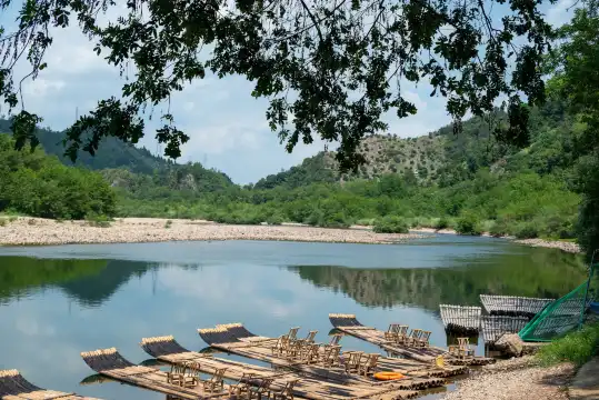 鄰近永安溪漂流的酒店