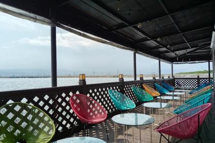 10,000 Roses Cafe & More