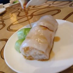 ZI YAT HEEN User Photo