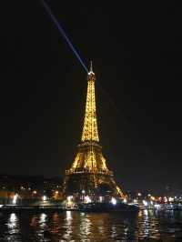 낭만의 도시에서 에펠탑 보기