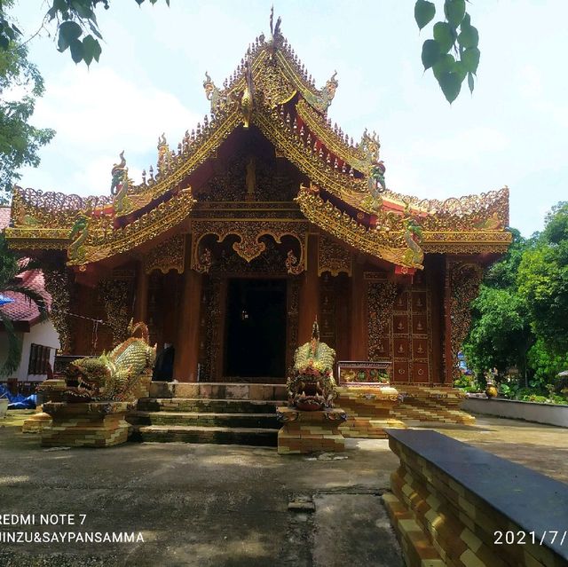 Phrathat Pha Ngao Temple