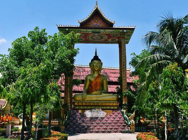 Giant reclining Buddha in Laos