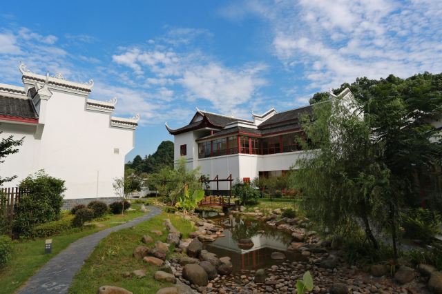Taohuayuan (“Peach Blossom Land”)