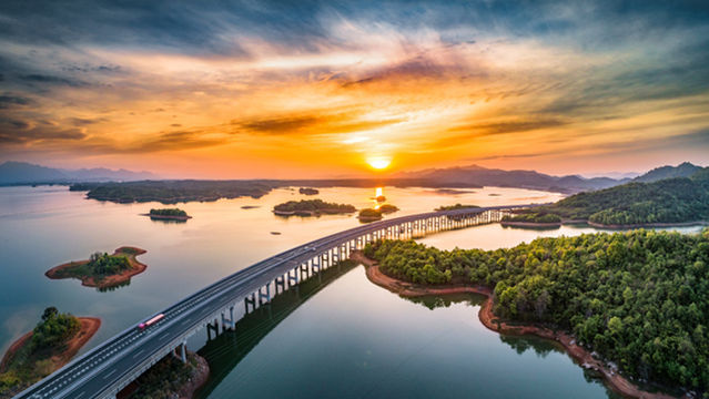 Sunset Sightseeing in Jiujiang