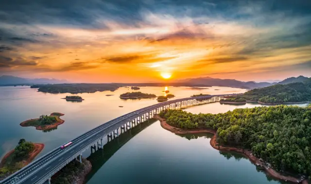Sunset Sightseeing in Jiujiang