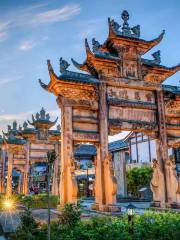 Longchang Memorial Stone Archways