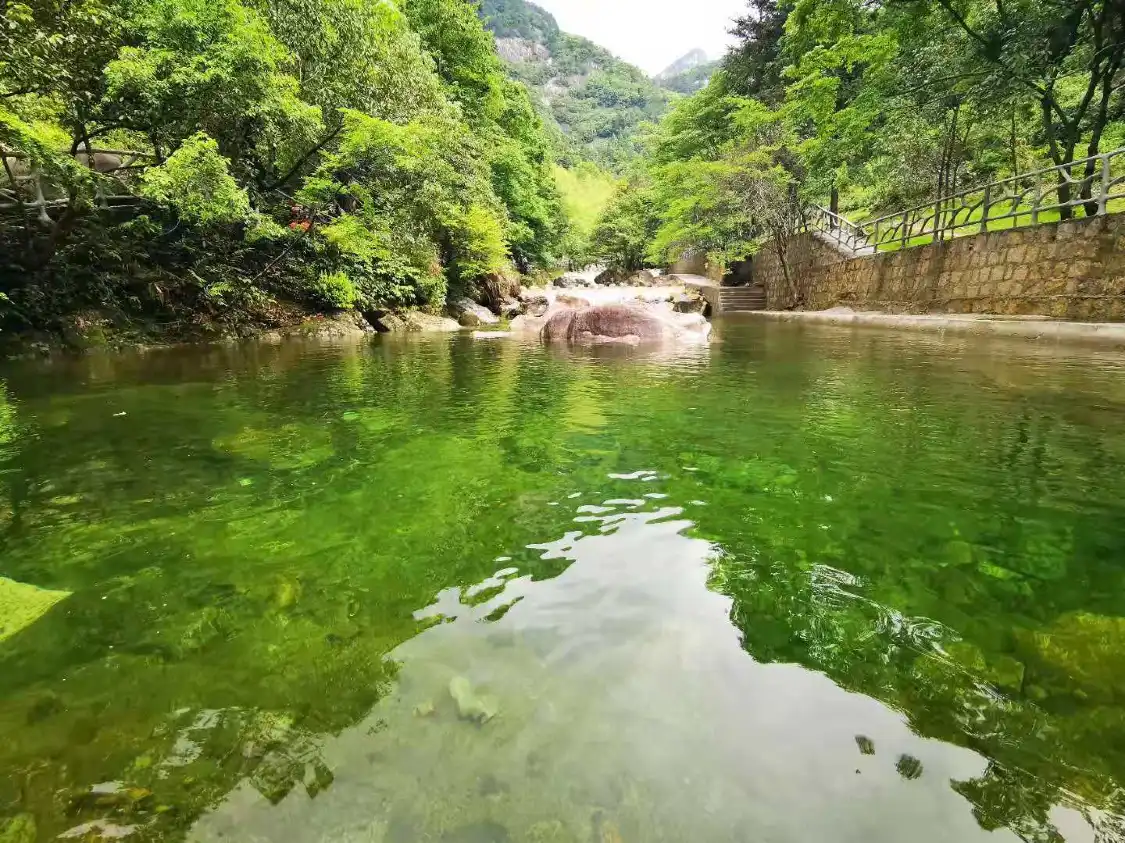 Hotels near Hu Bei Jiu Long Waterfall Grand Canyon