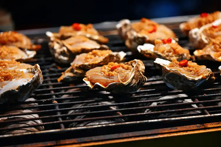 Hotels near Linghe Night Market