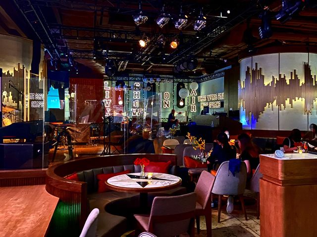 充滿格調及Live Band兼備西餐廳