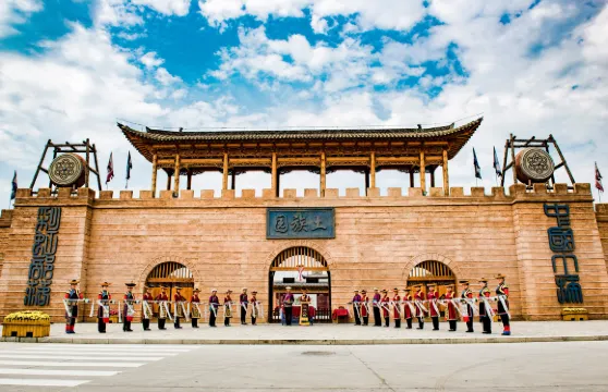 彩虹部落土族園4小時單板滑雪票（包括雪具）大小同價