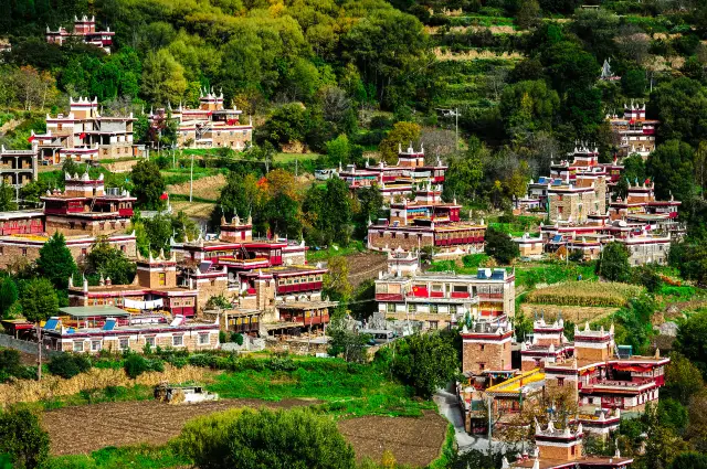 Tibetan Village Viewing in Danba