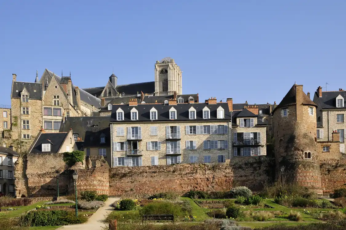 Hotel dekat Cité Plantagenêt