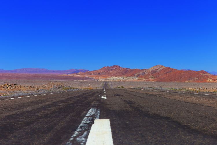 Compare 2 airports near Calama