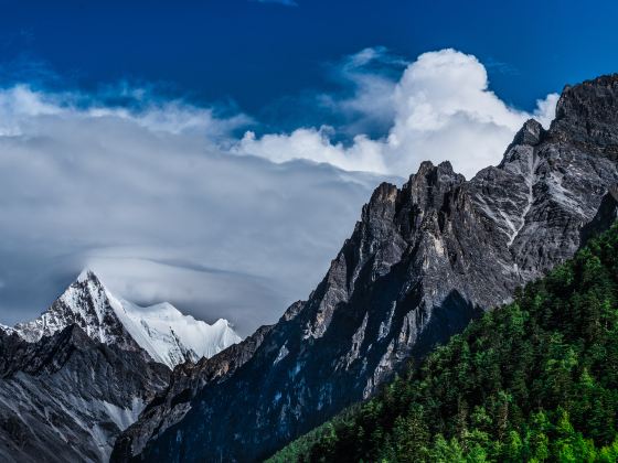 Yading Tubu Xiaozhuan Mountain