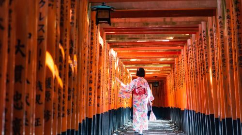 Fushimi Inari Taisha Senbon Torii (Thousands Torii Gate)