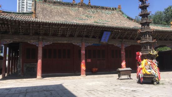 去青海旅游，坐早班飞机到西宁，专门去拜访文庙，西宁文庙始建于