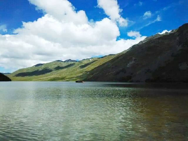 思金拉錯湖