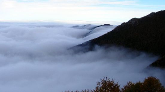 太白山，秦嶺山脈最高峰，也是青藏高原以東第一高峰，如鶴立雞群