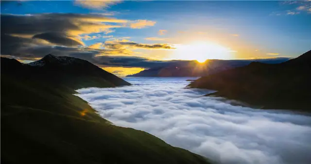 Sea of Clouds in Kangding